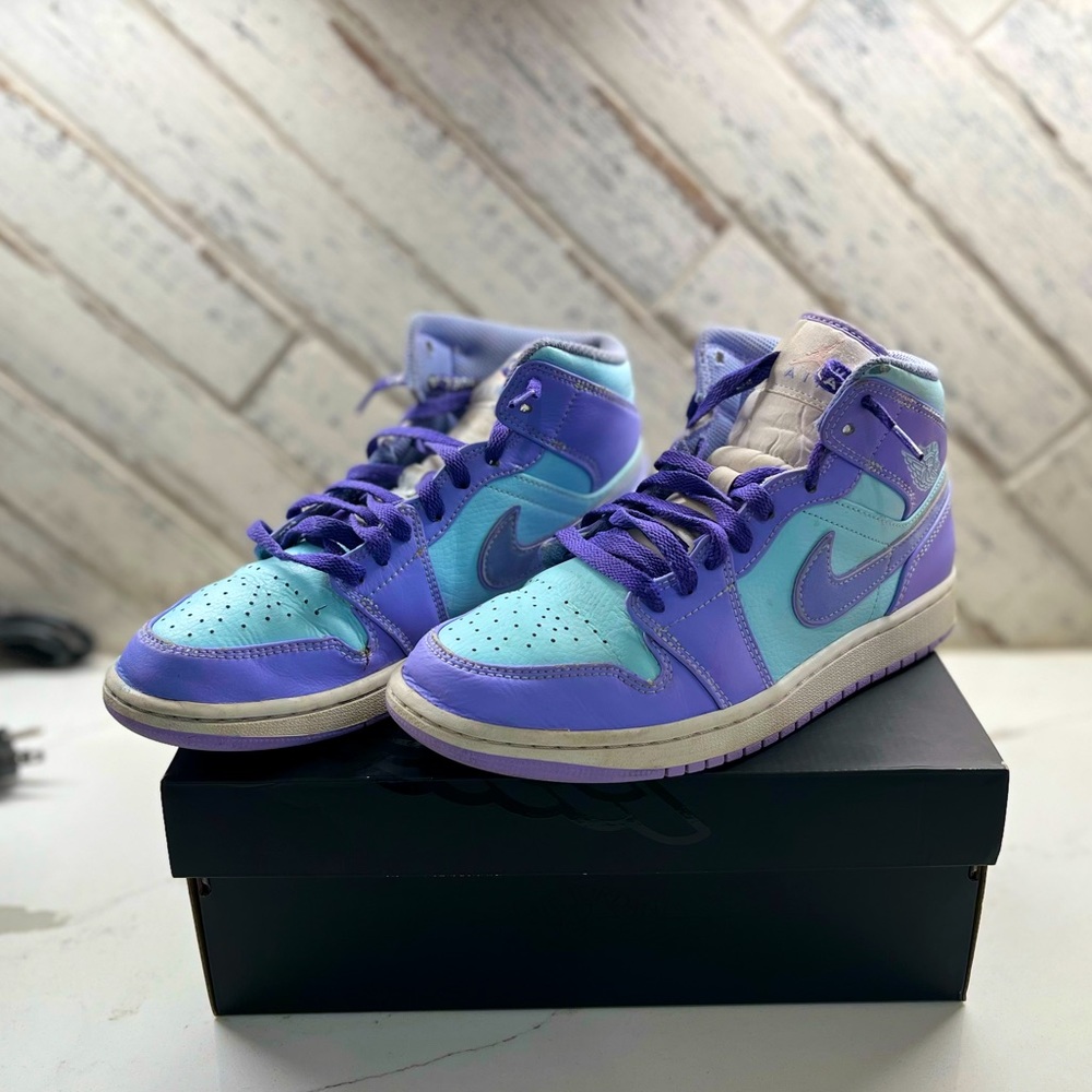 Air Jordan one mid aqua blue’s 8/5 youth shoe size